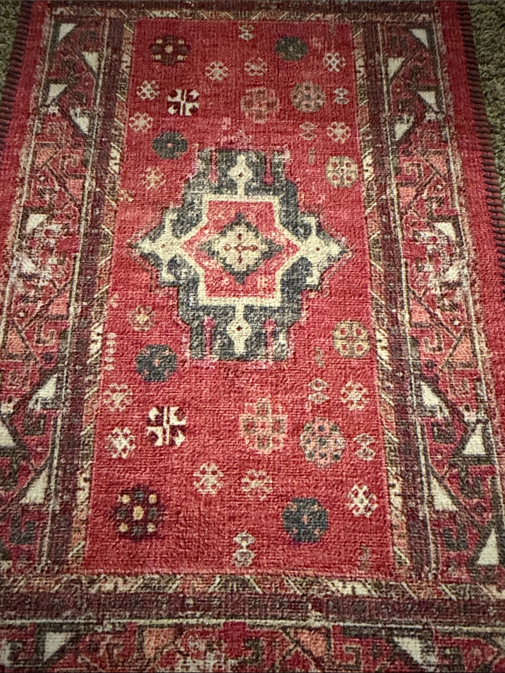 Red Vintage-Style Accent Rug - Classic Pattern - Picture 4 of 4